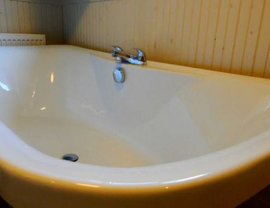 Cruachan Holiday Home | Scottish Highlands | Large soaking tub in bathroom